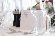 Hochzeit Tischdekoration mit Gläser