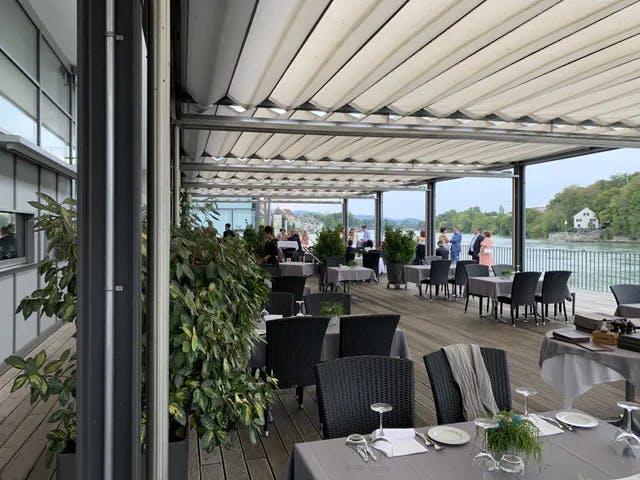 Park-Hotel am Rhein mit Terrasse und direktem Blick auf den Rhein