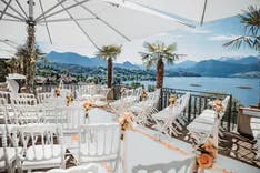 Terrasse im Art Deco Hotel Montana Luzern vorbereitet für Hochzeitszeremonie mit Blick auf den Vierwaldstättersee von Luzern