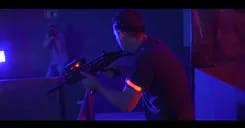 LaserGame im Battle City mit Laser Gewehr bei Polterabend