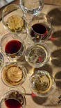 Weingläser für eine Weindegustation als Polterabenderlebnis in der Stadt Zürich