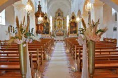 Hochzeit in der Stiftskirche mit Blick auf den Altar