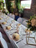 Gedeckter Tisch bei einem Hochzeit im Dance Inn Schlosshof