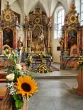 Klosterkirche mit Sonnenblumen